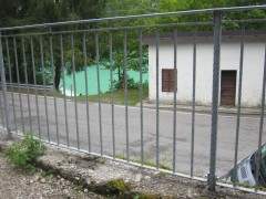 Recinzione con paletti forgiati zincata
